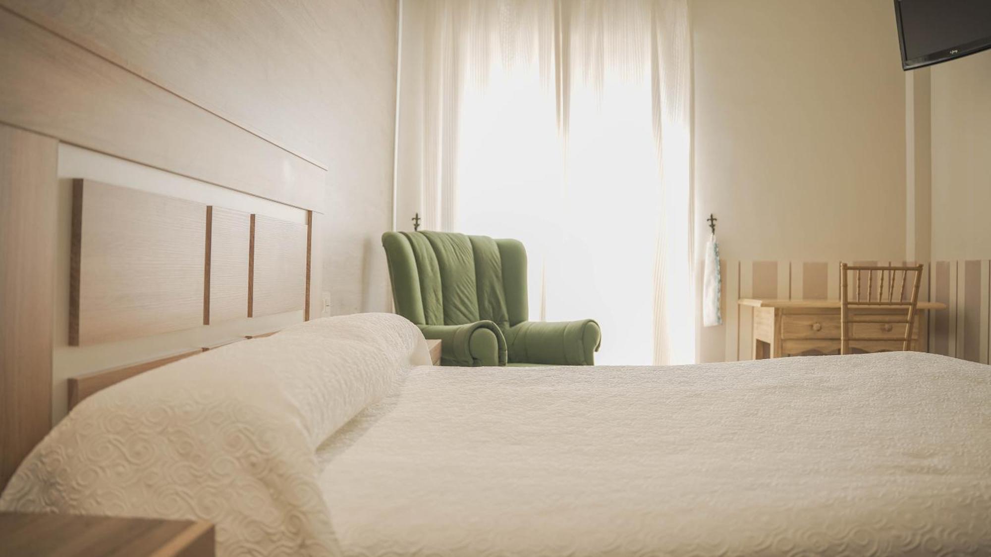 Hotel Restaurante Boabdil Отура Экстерьер фото